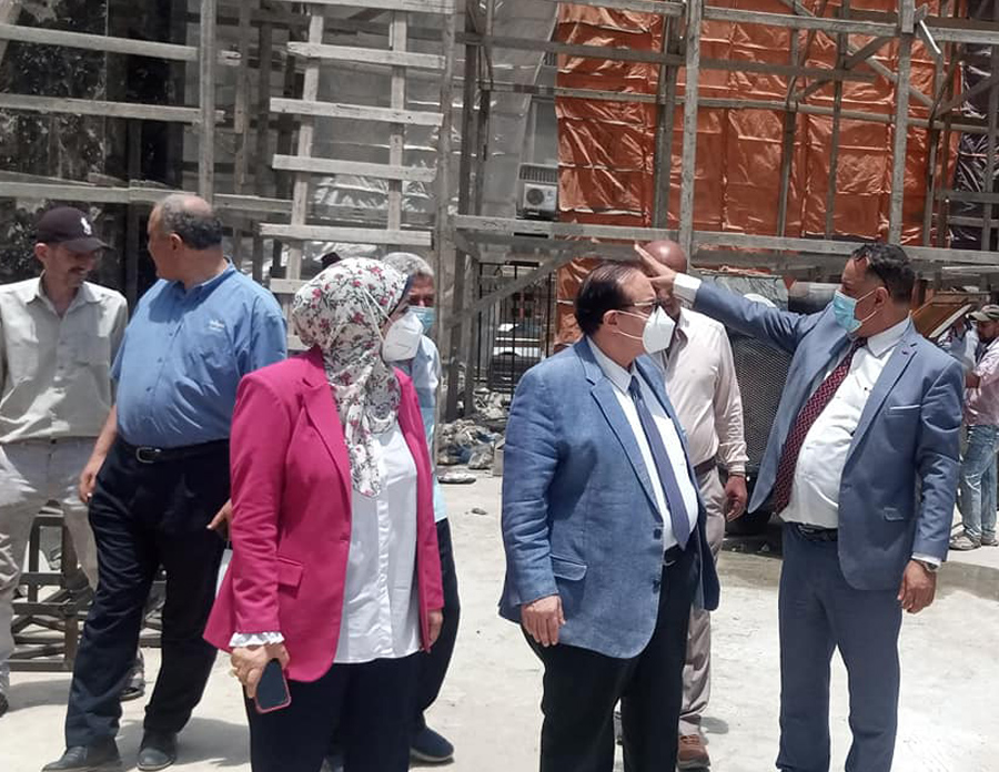  Prof. Dr. / Tamer Abu Al-Saad inspects the work areas of Mansoura University Hospital, as well as the Center for Viral Vaccines
