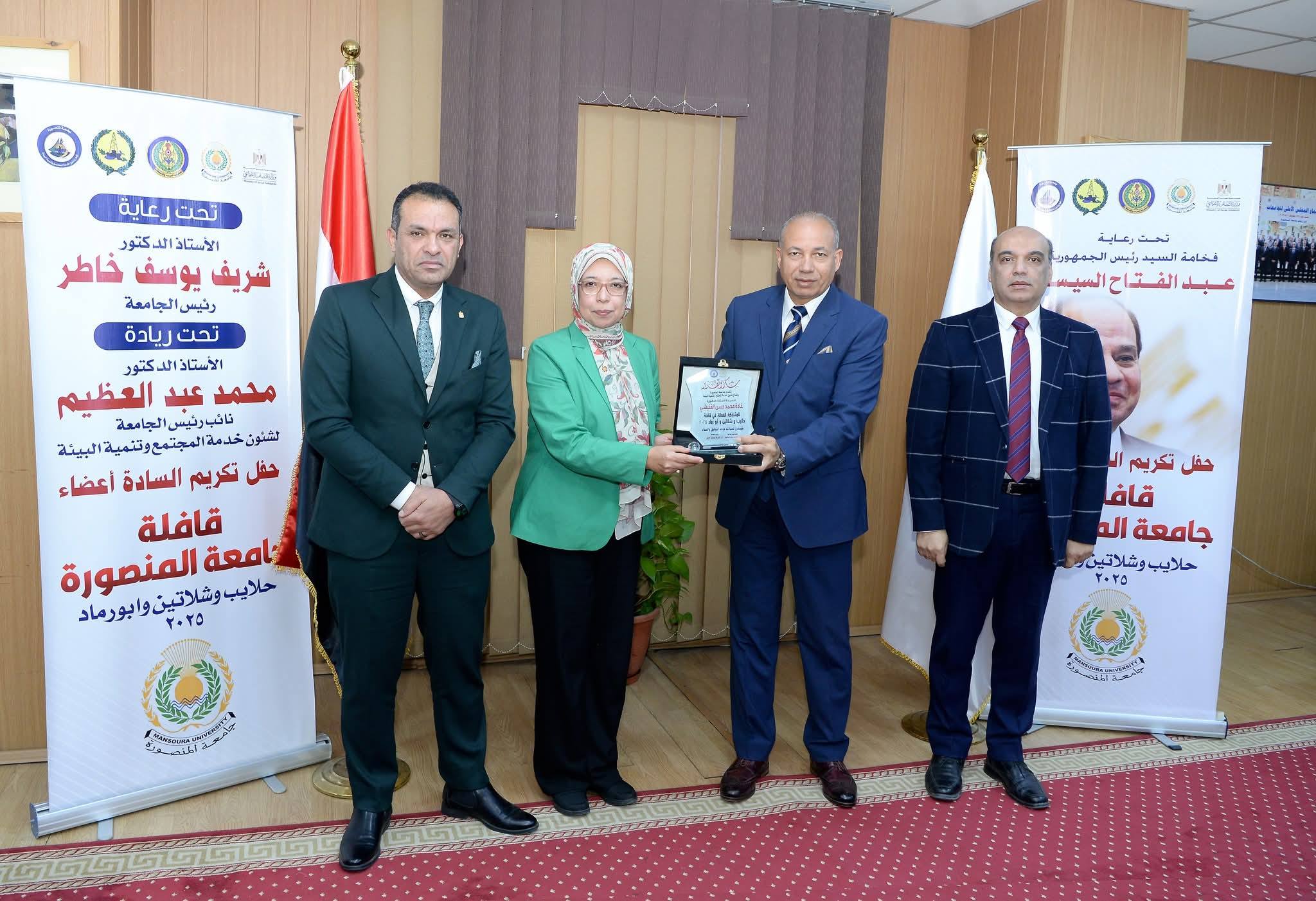  تكريم أعضاء القافلة التنموية الشاملة جسور الخير 23