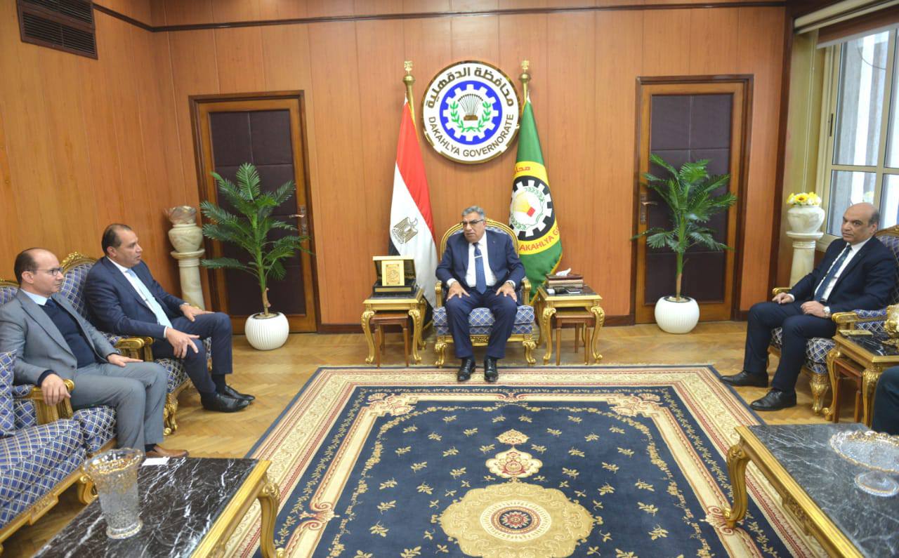 لقاء اللواء طارق مرزوق محافظ الدقهلية  الدكتور هشام محيي بدر نائب رئيس هيئة الشراء الموحد لدعم جهود الدولة نحو التحول الرقمي وتطوير المنظومة الصحية 